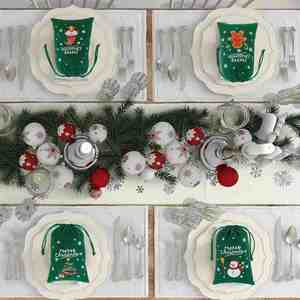 Bolsa de Almacenamiento Reutilizable de Franela con Cordón Navideño - Saco de Regalo Festivo con Estampado Navideño para Regalos Pequeños y Rellenos de Calcetines - Product Image 4