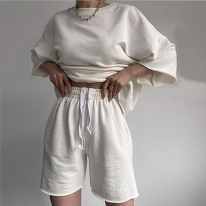 Conjunto de Top y Shorts para Mujer de Marca Privada, Cuello Redondo, Manga Corta, Corte Holgado, Estilo Casual Urbano, Logotipo por Transferencia Térmica, Poliéster - Product Image 1