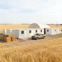 Camp de conteneurs préfabriqués 20/40 pieds au design contemporain avec bureau intégré, dortoir, atelier et ferme pour opérations à distance