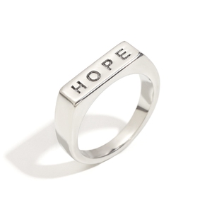 Anillo largo con letras en inglés chapado en oro de 18 quilates de acero inoxidable, nuevo diseño de nicho de Europa y América, accesorio de moda único - Product Image 2