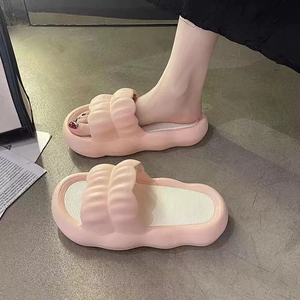 Nouvelles pantoufles légères imprimées Cloud Bottom, confortables et antidérapantes, pour couple, vertes, avec amorti, sensation de marcher sur des nuages. - Product Image 4