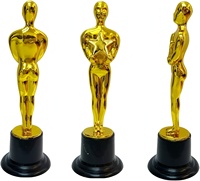 Trophées en or, statues, petits trophées, coupes, enfants, adultes, cérémonie, événements d'appréciation, sports, faveur de fête