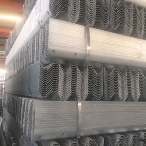 Européenne EN1317 Q355 Véhicule autoroutier en acier galvanisé à chaud W Beam Highway Guardrail Prix Barrières de circulation pour la sécurité routière - Product Image 6