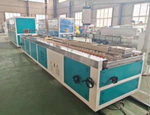 Đầy đủ tự động uPVC WPC cửa sổ và cửa ra vào máy làm/<span class=keywords><strong>PVC</strong></span> gấp cửa đùn dây chuyền sản xuất - Product Image 6