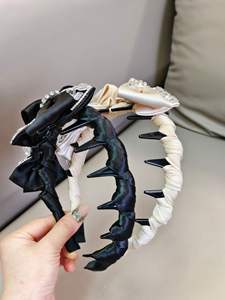 ที่คาดผมสไตล์มินิมอลแบบฝรั่งเศส ประดับเพชร ดีไซน์แบบมีซี่หวี ช่วยจัดทรงผมอย่างสวยงาม สำหรับผู้หญิง - Product Image 6