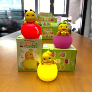 Découvrez la surprise du cadeau idéal : la boîte mystère Nailong avec sa jolie lampe de nuit en forme de dragon. Licencié, adorable et touchant pour toutes les occasions - Product Image 3