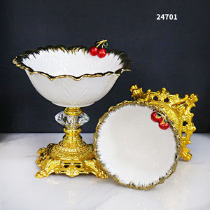 Luxe Rode Kersen Ronde Keramische Fruitslakom Met Metalen Voet Voor Huisdecoratie Of Servies - Product Image 5