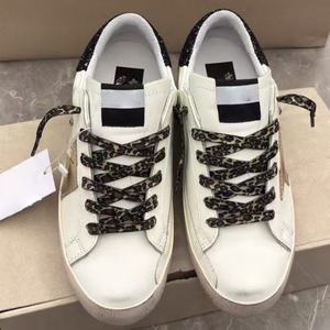 Baskets blanches tendance pour hommes, style identique aux créateurs de mode, confortables, respirantes et légères pour la marche décontractée - Product Image 1