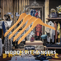 Vente en gros de cintres en bois finition laquée pour magasin de vêtements, garde-robe et salon