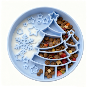 Mangkuk Anti-tersedak untuk Anjing dengan Desain Natal, Alas Makan Interaktif Gaya Natal dari Silikon dengan Pengisap untuk Perawatan - Product Image 1