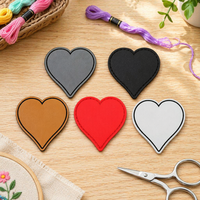 En stock: Parche de PVC con diseño de cartas de juego (Picas y Ases), negro y rojo, luminoso 3D, de goma suave, con reverso de gancho y bucle, insignia de moral personalizable