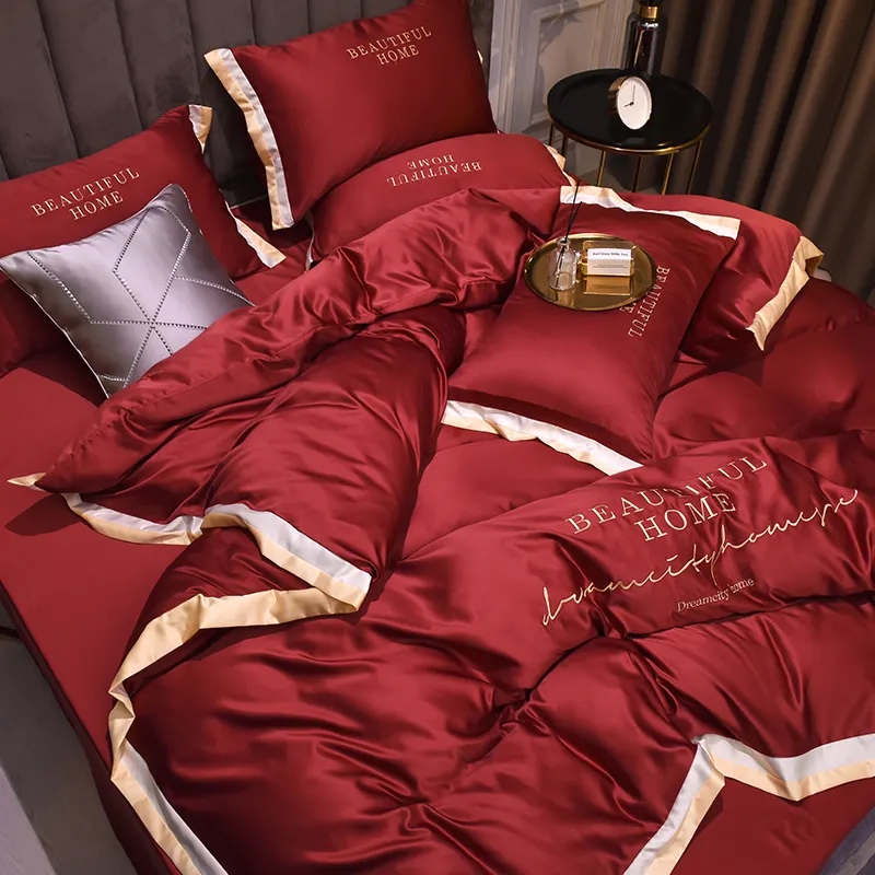 2024 हॉट सेलिंग लक्ज़री कढ़ाई साटन सिल्क 4 पीस रजाईदार बेडशीट बिस्तर सेट रेशमी सूती चादर सेट के साथ भरना
