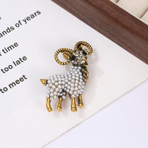 เข็มกลัดรูปแกะประดับมุกชุบทองวินเทจ ทำจากโลหะผสม เหมาะสำหรับเป็นของขวัญในงานปาร์ตี้ งานแต่งงาน และงานหมั้น - Product Image 1