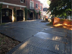 Tapis de protection du sol en HDPE-Robuste, facile à nettoyer et à transporter pour route temporaire, pelouse et chantier de construction, taille/couleur personnalisées - Product Image 3