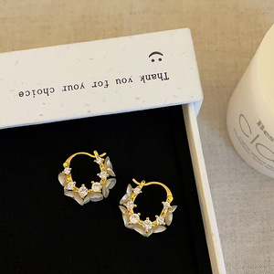 Boucles d'oreilles pendantes en forme de fleur élégantes de style français, nouveaux ensembles de bijoux, accessoires doux pour femmes et filles - Product Image 3