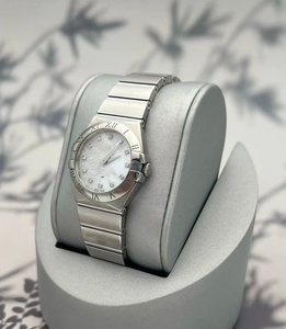 Relojes Mecánicos Vintage Elegantes de Diseñador, Modernos y a la Moda; Reloj de Alta Calidad para Mujer con Esfera de Nácar y Cristal de Zafiro - Product Image 3