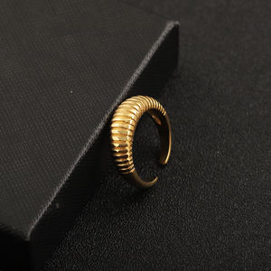 Bagues <span class=keywords><strong>Zales</strong></span> Jewelry Store Gravure 2021 Étanche Or 14 carats Vintage Tendance Forme C Ouverte avec Initiales pour Filles - Product Image 5