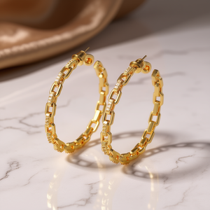 Orecchini a Cerchio con Catena Placcata Oro e Cristalli Incastonati, Gioielli di Tendenza per Feste, Accessorio Unisex - Product Image 2