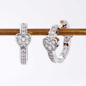 Pendientes de Aro en Forma de Corazón en Oro Rosa con Incrustaciones de Diamantes para Mujer, Joyería Fina para Uso Diario - Product Image 3