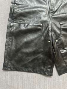 <span class=keywords><strong>Pantaloncini</strong></span> Cargo in <span class=keywords><strong>Ecopelle</strong></span> Nera da Uomo Personalizzati con Borchie Heavy Metal, Bermuda Oversize a Gamba Larga, Abbigliamento Streetwear - Product Image 2