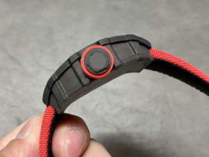 นาฬิกากลไกสำหรับผู้ชายระดับไฮเอนด์มีสายกลวงสีแดงสำหรับผู้ชาย2025 - Product Image 3