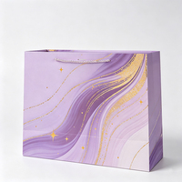 Sac cadeau écologique en carton blanc avec impression marbrée dégradée, ruban et poignée tressée, personnalisable pour anniversaire
