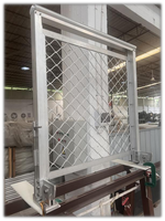 Clôture en treillis métallique en alliage d'aluminium électrique personnalisée en usine, perforée, soudée, à commande manuelle, ignifuge et résistante à la corrosion