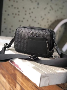 Bolsos cruzados tejidos para hombre al por mayor, bandoleras de cuero genuino, bolsos de cámara de piel de becerro tejidos a mano, bajo MOQ, suministro para boutiques - Product Image 1