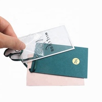 Bordure en feuille d'or avec logo personnalisé sur PVC transparent et étiquette volante en carton papier avec goupille à cordon de ruban