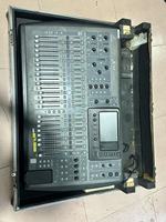 Console de mixage numérique Behringer X32 d'occasion avec 32 entrées et préamplis micro Midas pour spectacles en direct