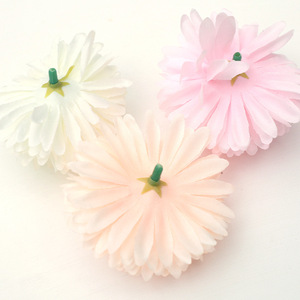 Têtes de fleurs en soie Xinchengzhi Ping Pong Chrysanthemum 10cm pour décoration de mariage, décoration intérieure et accessoires de photographie - Product Image 4