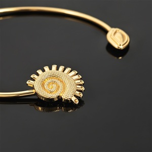 สร้อยคอเปลือกหอยทองคำประดับตกแต่งพร้อมตัวเชื่อมแบบห่วงคล้องคอ - Product Image 4