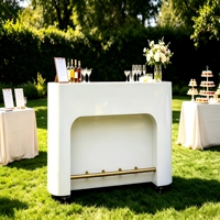 Table de bar blanche brillante personnalisée pour mariage et événements avec rail de pied doré, chariot de bar portable pour événements avec roulettes