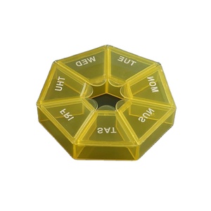 Boîte à pilules portable en plastique pour 7 jours, avec compartiments colorés pour une semaine, idéale pour le rangement de capsules et bonbons en voyage (vente en gros) - Product Image 4
