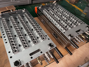 <span class=keywords><strong>Hot</strong></span> <span class=keywords><strong>Runner</strong></span> Pp Ps Pet Phôi Nhựa Tiêm Khuôn Giá Chai Bìa Khuôn - Product Image 4