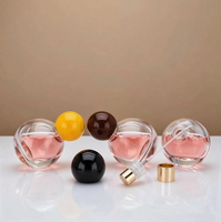 Flacon de parfum luxueux et élégant, personnalisation en gros, bouteilles en verre transparent haut de gamme, bouchons à bille bleus, diffuseur à bâtonnets avec décalcomanie