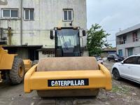 Rouleau compresseur Caterpillar d'occasion fabriqué au Japon Rouleau compacteur de terre CS683E bon marché en vente