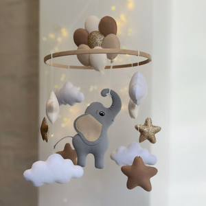 Idée cadeau pour bébé Jouets sur mesure Neutre Fait main Ballons <span class=keywords><strong>Cadre</strong></span> en bois Suspendu Éléphant volant en feutre Mobile pour bébé garçon fille - Product Image 1