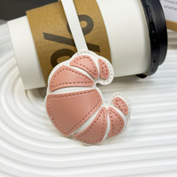 Porte-clés créatif en cuir en forme de croissant, 6 couleurs, breloque amusante en forme de pain pour sac à main, cadeau original sur le thème de la nourriture