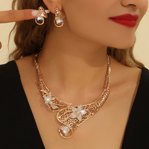 Europe and the United States hot gold zinc alloy inlaid <b>white</b> rhinestone hollow flower necklace earrings set women's jewelry - Product Image 1