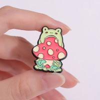 En gros, Épingles de revers en métal en forme de grenouille, Épingles émaillées mignonnes en forme de grenouille champignon, style dessin animé, souvenirs pour sacs à dos et vêtements, en stock