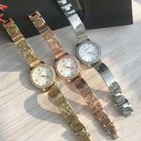 Montre pour femme avec lunette en cristal, cadran en nacre or rose, grands chiffres, élégante, à quartz, résistante à l'eau, cadeau