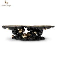 Table basse moderne de luxe écologique et durable, forme irrégulière, en acier inoxydable noir et or, pour salon