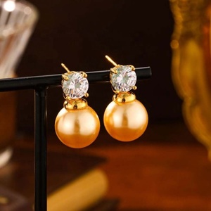 Boucles d'oreilles tendance en cuivre plaqué or avec zircon français et perles, style géométrique, parfaites pour les femmes, cadeau de luxe - Product Image 3