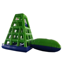 Toboggan flottant de tour d'escalade gonflable pour adultes avec catapulte pour parc aquatique