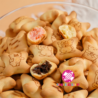 Snack classique biscuits croustillants petits bonbons en forme d'ours lait fraise chocolat confiture centre rempli Biscuit