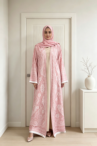 Ensemble deux pièces musulman élégant de Dubaï : Abaya rose à imprimé cachemire en polyester avec poches et franges, ouverture sur le devant, et tenue assortie - Product Image 2