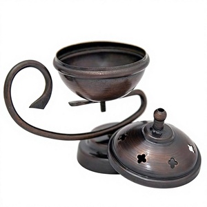 Brûleur d'encens antique avec poignée incurvée et motif en forme de croix, diffuseur d'aromathérapie, utilisation toute saison, décoration pour la maison - Product Image 1