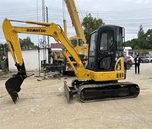 Prix bon marché Japon KOMATSU 5 tonnes PC55 occasion mini pelle hydraulique sur chenilles en bon état