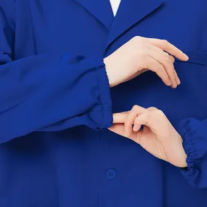 남성과 여성의 파란색 중간 길이 바지 노동 보호 작업복 공장 창고 광고 작업복